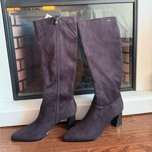 New DKNY Salem Boots Dark Brown Chocolate Pointed Toe Knee High Heeled Boot